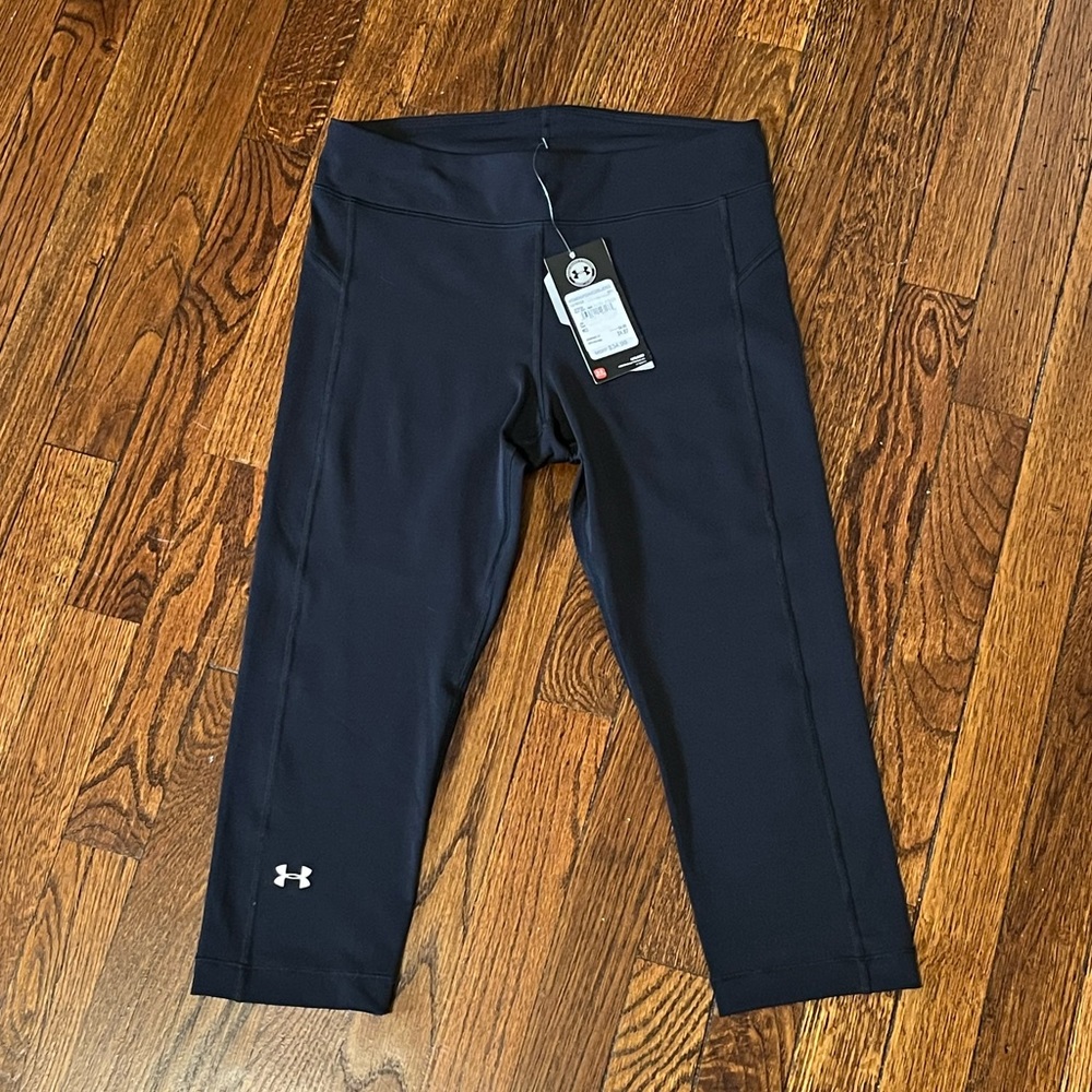 NWT Under Armour HeatGear Capri - medium